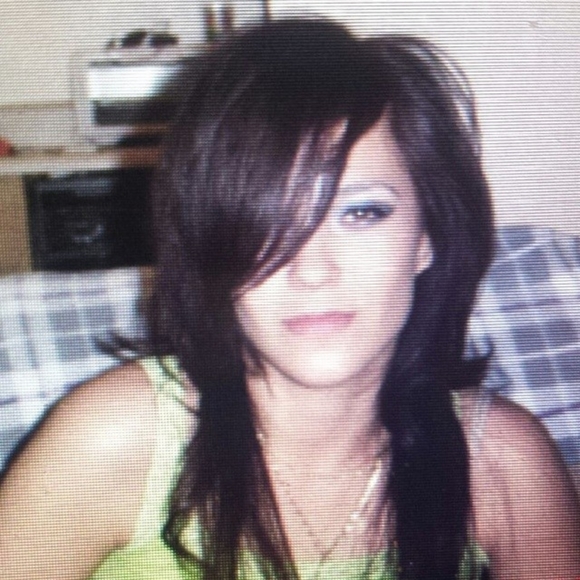 Meet your Posher, April - Picture 3 of 4